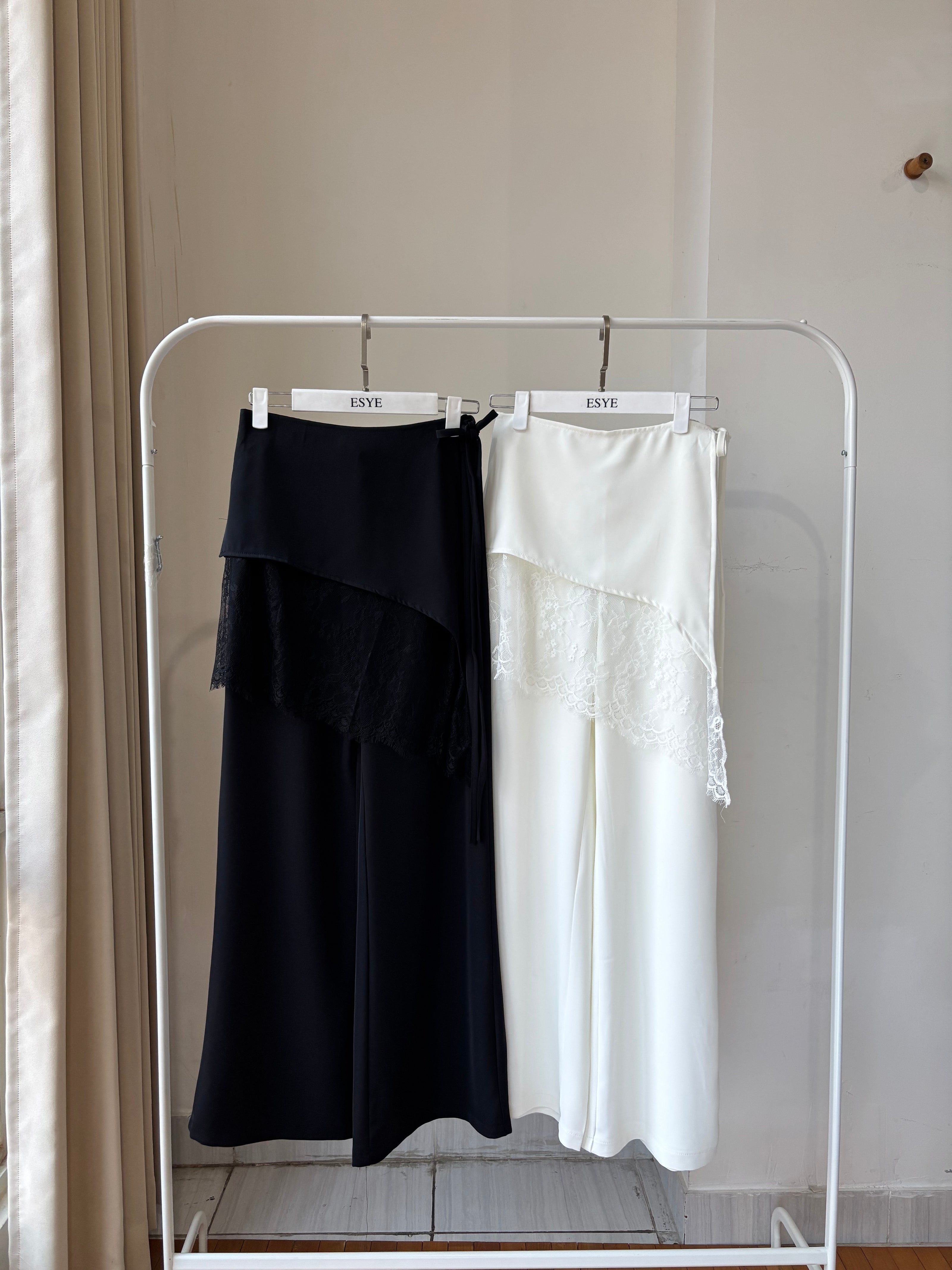 Jira Pants - Adjustable Overskirt with Lace